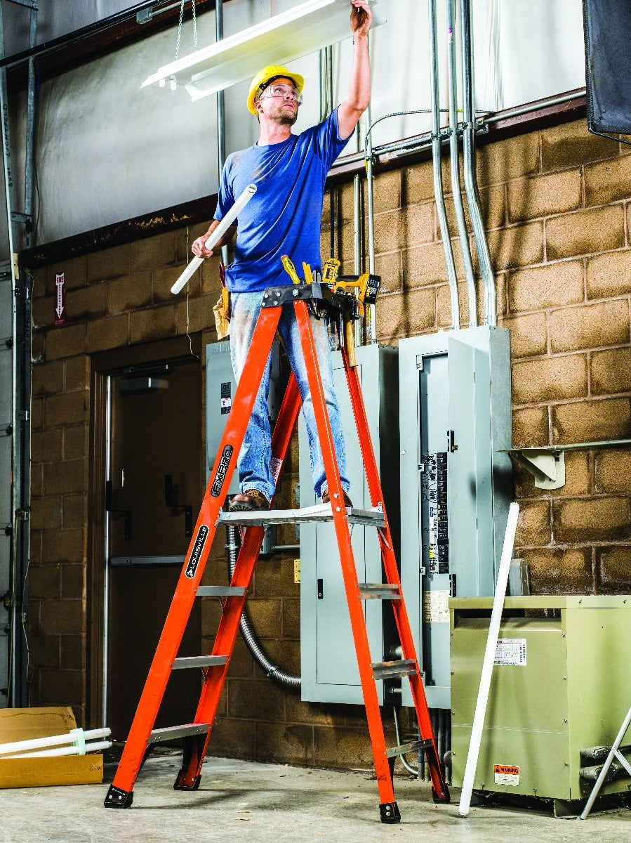 LOUISVILLE LADDER 8-FOOT FIBERGLASS PINNACLE PRO PLATFORM PLATFORM LADDER, TYPE IAA, 375-POUND LOAD CAPACITY, FXP1808HD